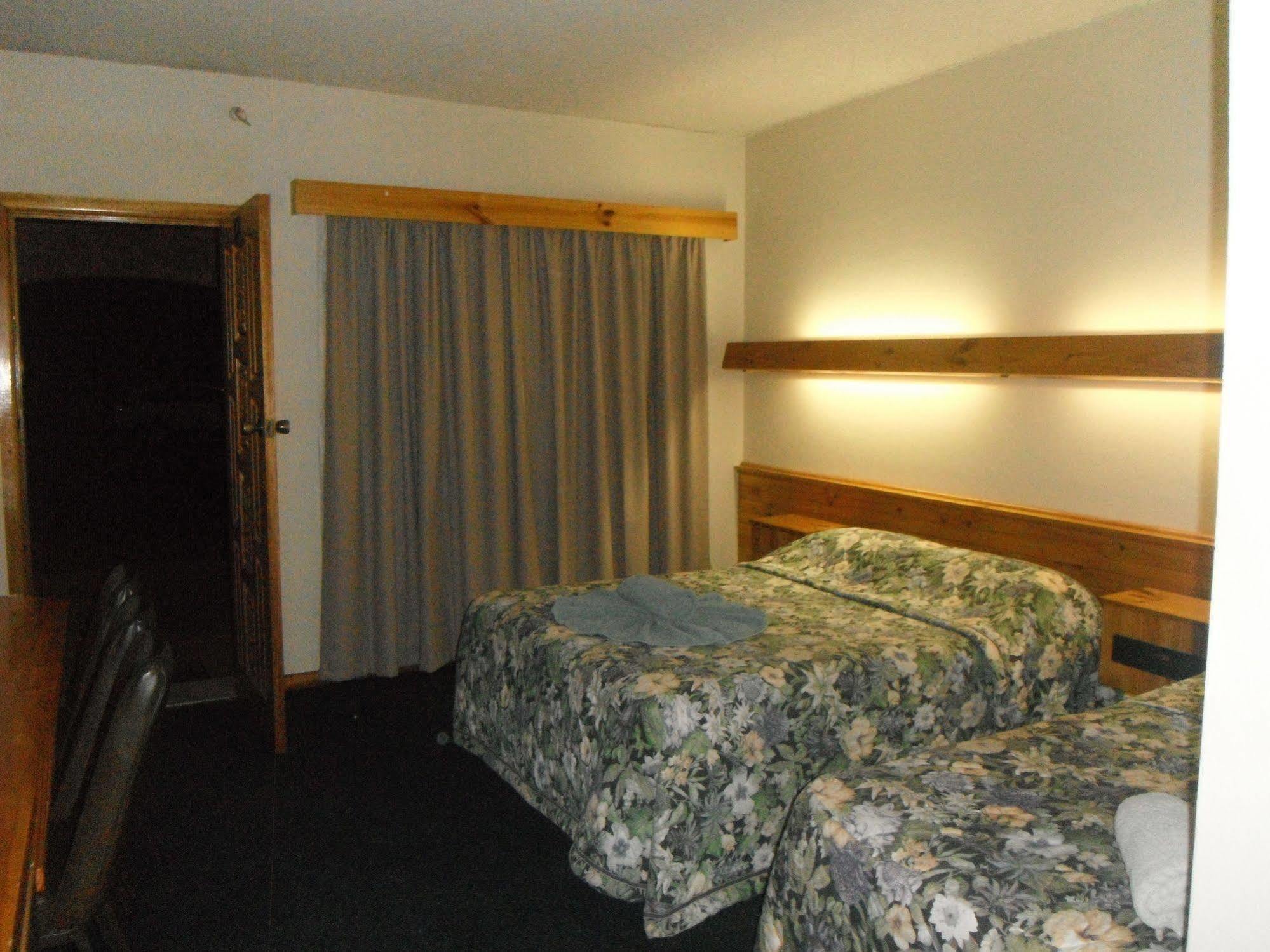 Coomacountry Club Motor Inn Eksteriør billede